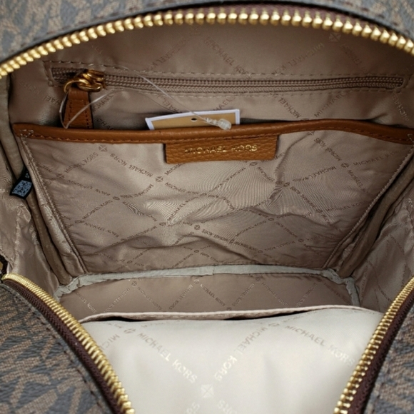 ⚠️LAST 1⚠Michael Kors Abbey MD Stud Backpack Brown - Picture 4 of 7